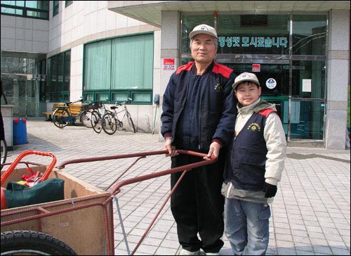 힘든 일임에도 당당하고 기쁘게 일하는 두 주인공에게서 밝은 미래를 볼 수 있었다. 